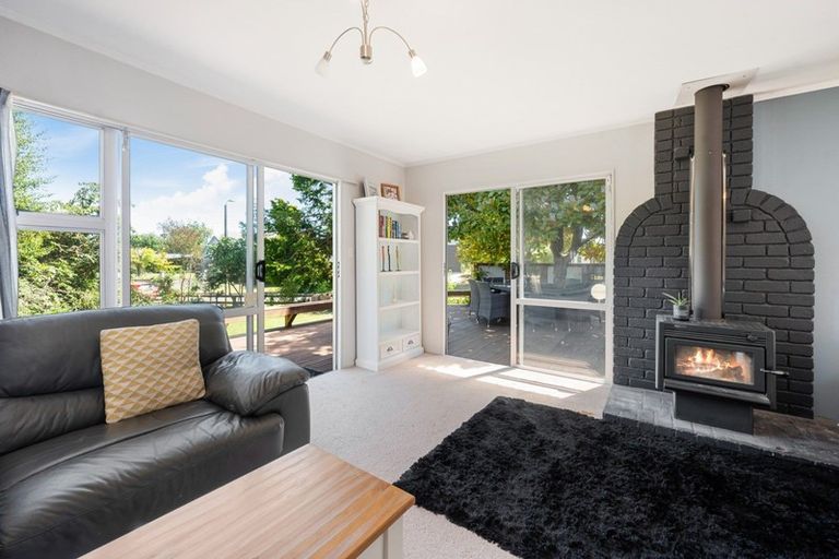 Photo of property in 17 Irwin Place, Kinloch, Taupo, 3377