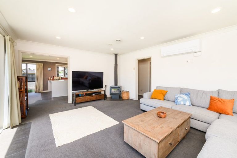 Photo of property in 57 Chestnut Close, Kelvin Grove, Palmerston North, 4414