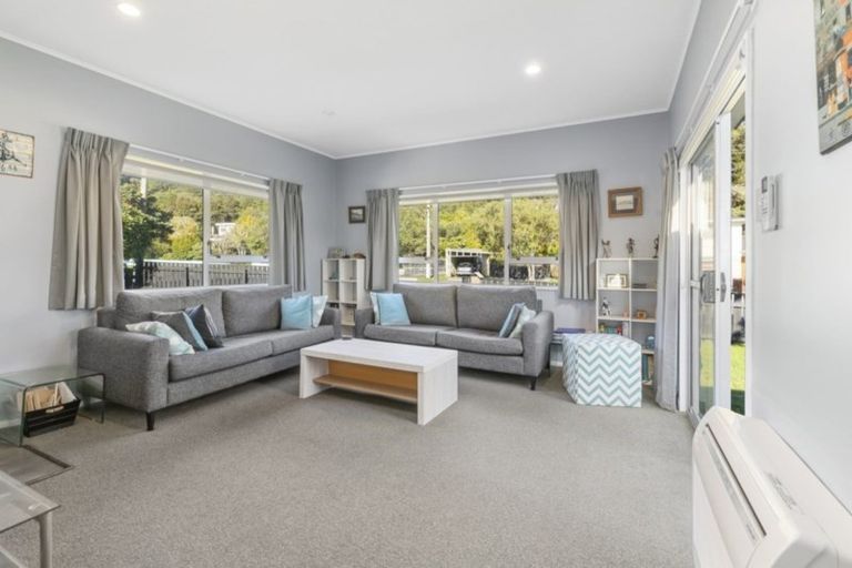 Photo of property in 33 Tawhai Street, Stokes Valley, Lower Hutt, 5019