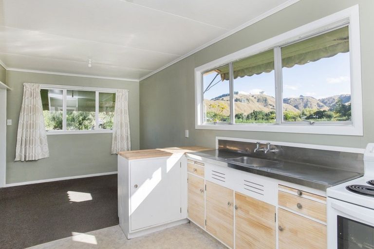 Photo of property in 18 Library Road, Te Karaka, 4022