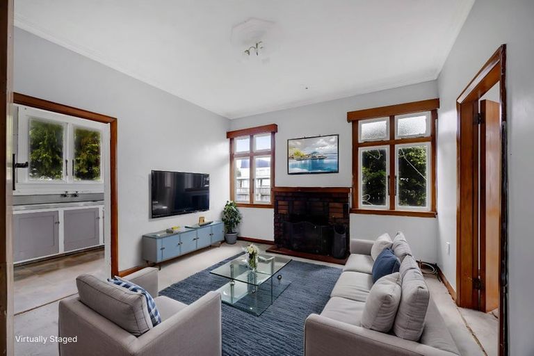 Photo of property in 225 South Road, Hawera, 4610