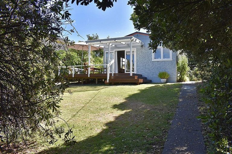 Photo of property in 16 Koromiko Street, Otaki Beach, Otaki, 5512