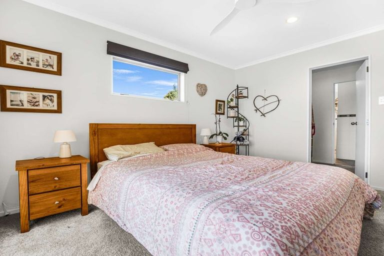 Photo of property in 36 Mandalay Place, Waiuku, 2123