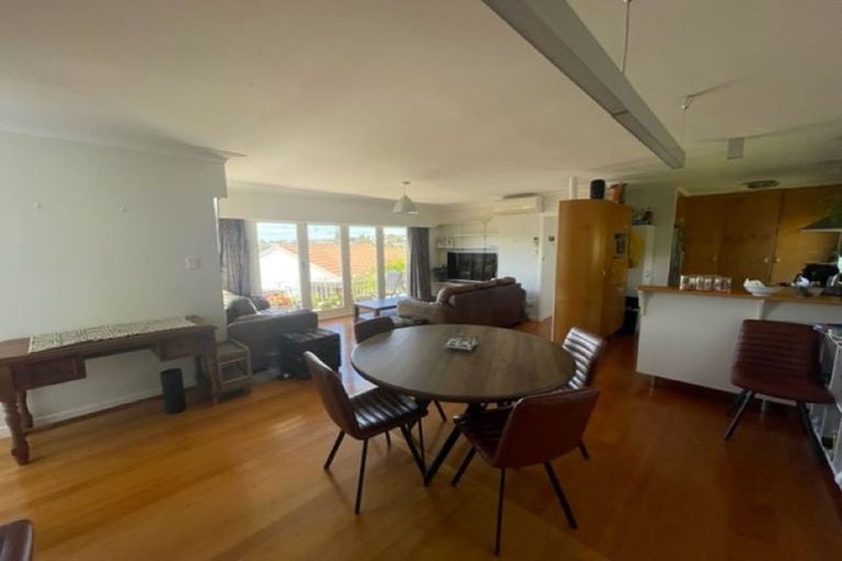 Photo of property in 24 Bevyn Street, Castor Bay, Auckland, 0620