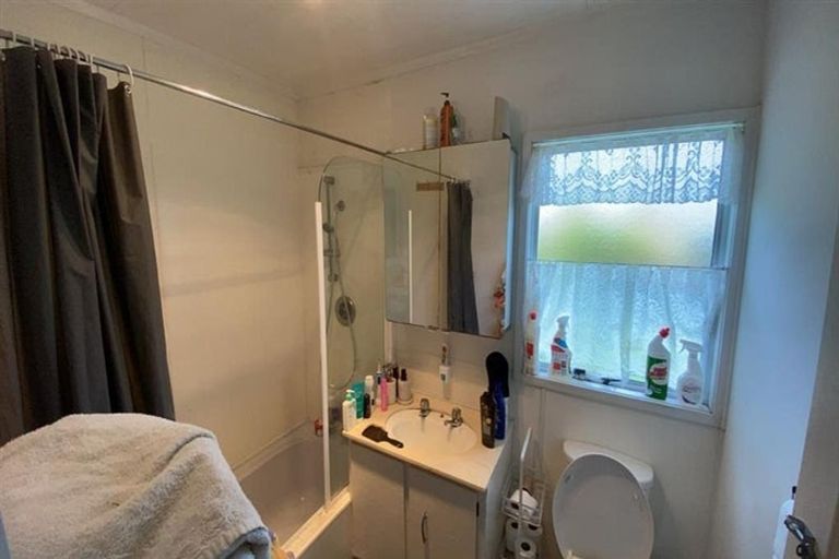 Photo of property in 14 Balwyn Place, Clendon Park, Auckland, 2103