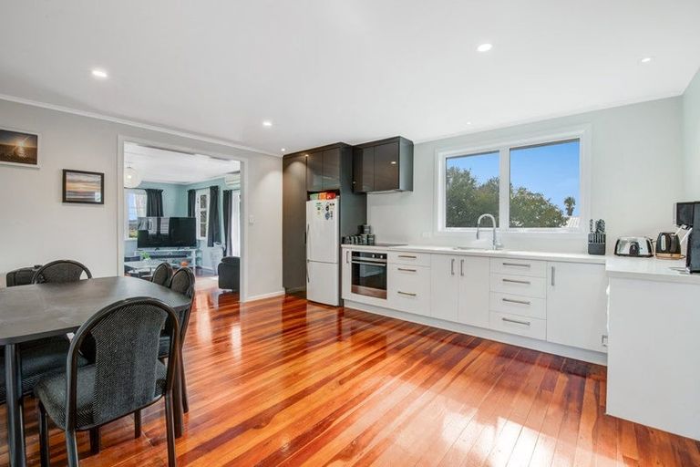 Photo of property in 22 Makiri Street, Helensville, 0800