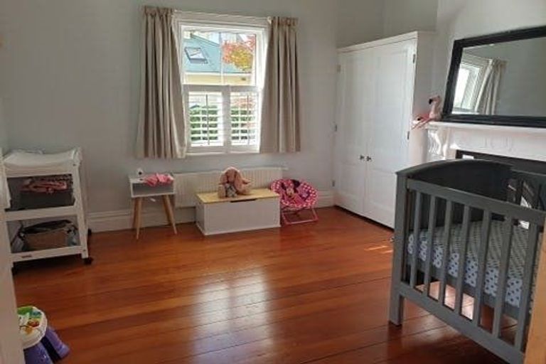 Photo of property in 84 Victoria Road, Devonport, Auckland, 0624