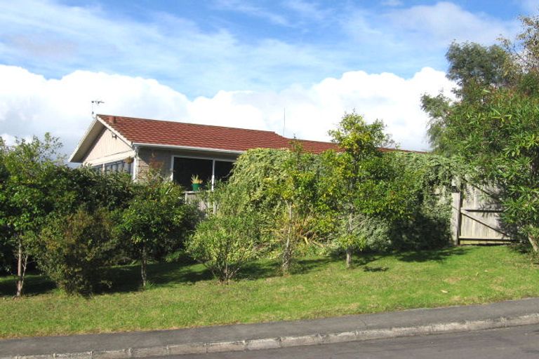 Photo of property in 69a Totara Road, Te Atatu Peninsula, Auckland, 0610