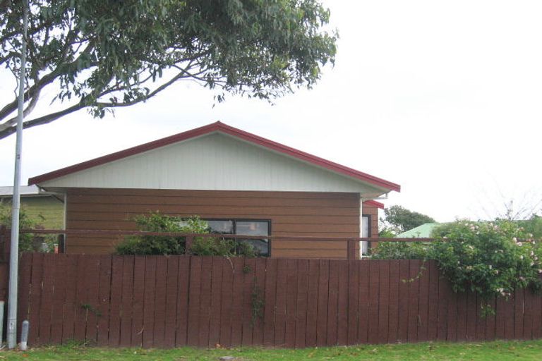 Photo of property in 11 Spackman Crescent, Paraparaumu, 5032