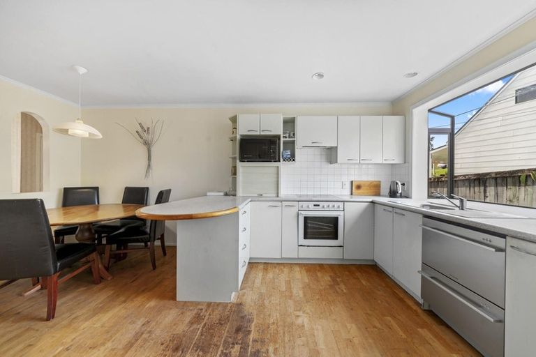 Photo of property in 3 Wharf Road, Te Atatu Peninsula, Auckland, 0610