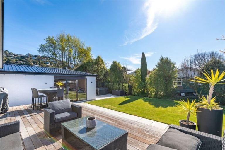 Photo of property in 2 Gunns Crescent, Cashmere, Christchurch, 8022