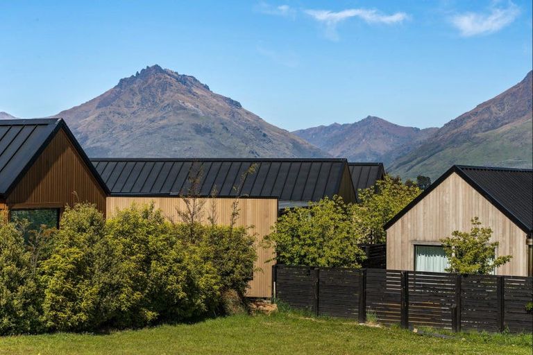 Photo of property in 5 Falconer Rise, Jacks Point, Queenstown, 9371