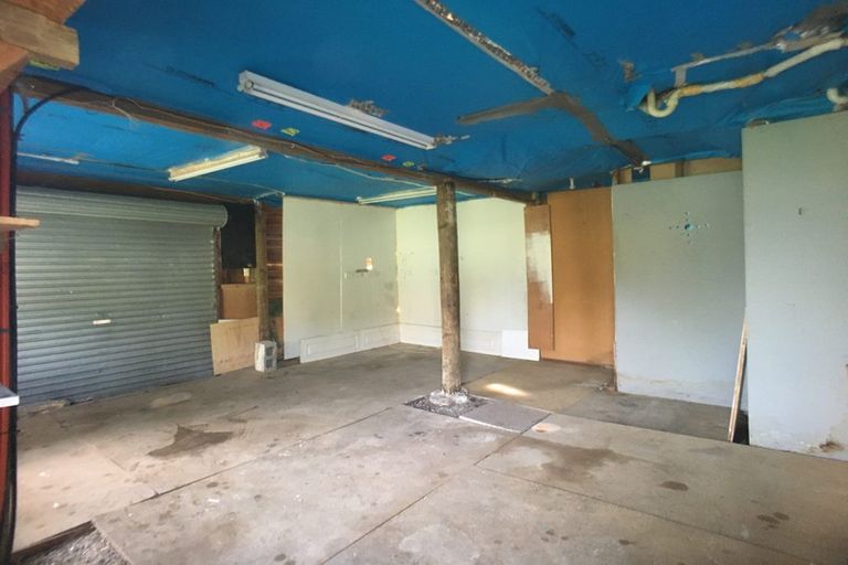 Photo of property in 60 Lavelle Road, Henderson, Auckland, 0612