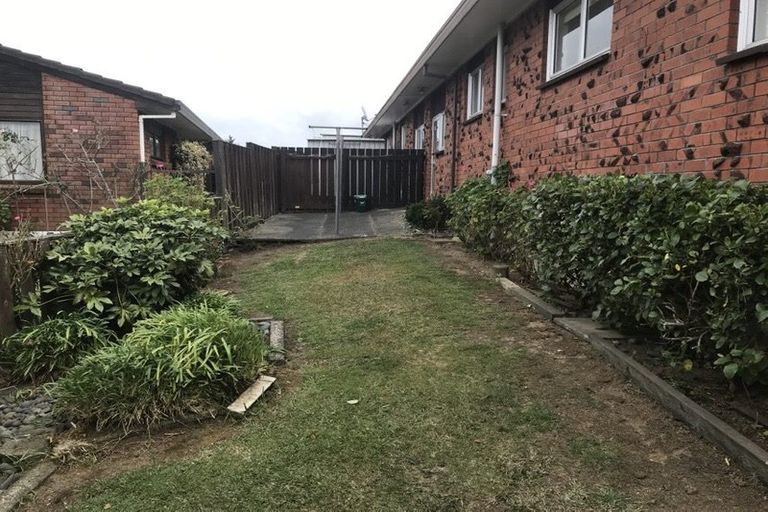 Photo of property in 2/6 Sunshine Place, Papakura, 2110