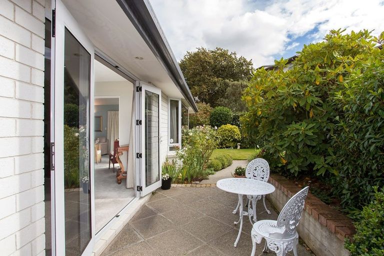 Photo of property in 2/7 Kelson Lane, Ilam, Christchurch, 8041