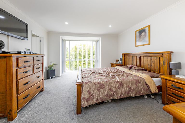 Photo of property in 37 Popokatea Drive, Takanini, 2112