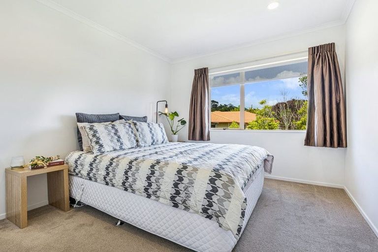 Photo of property in 54 Black Teal Close, Unsworth Heights, Auckland, 0632