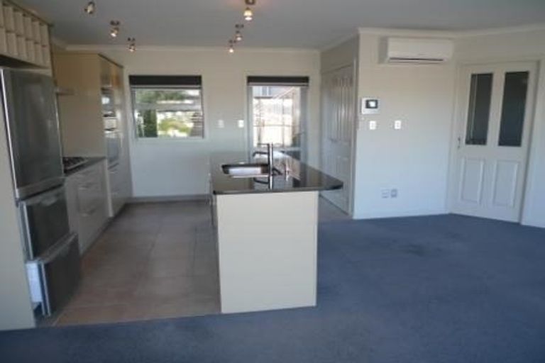 Photo of property in 52d Mandalay Terrace, Khandallah, Wellington, 6035