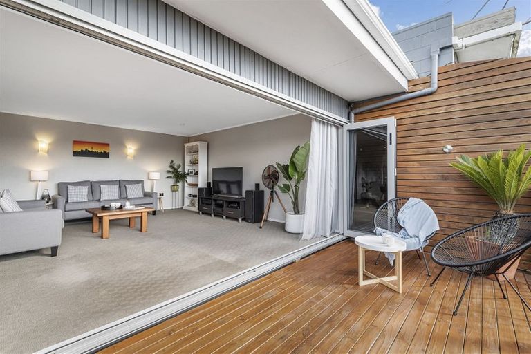 Photo of property in 103a Glengarry Road, Glen Eden, Auckland, 0602