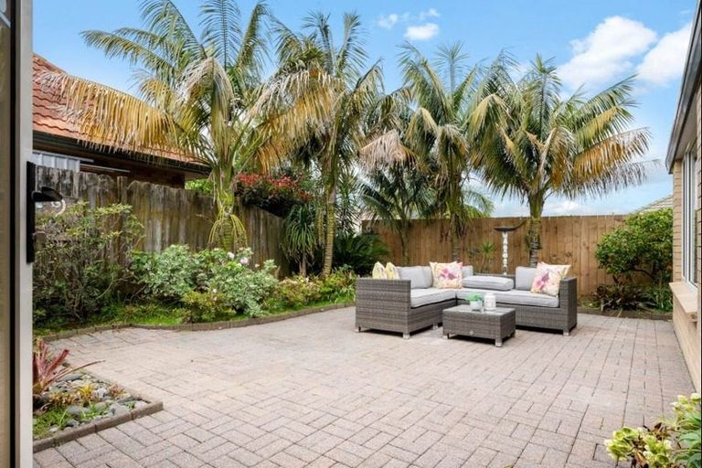 Photo of property in 2/12 Nakhle Place, Manurewa, Auckland, 2105