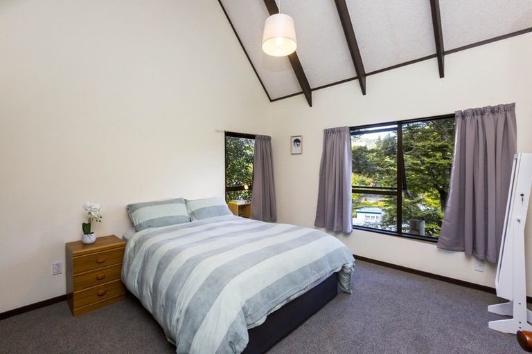 Photo of property in 27 Fendalton Crescent, Pinehaven, Upper Hutt, 5019