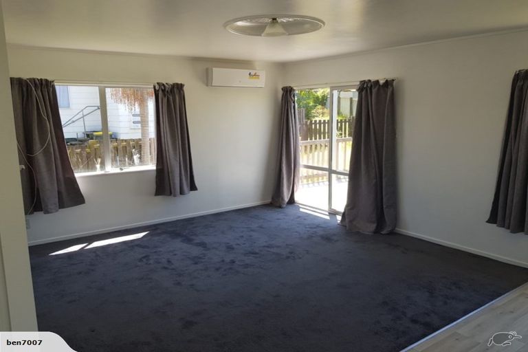 Photo of property in 2/32 Kapuka Road, Mangere Bridge, Auckland, 2022