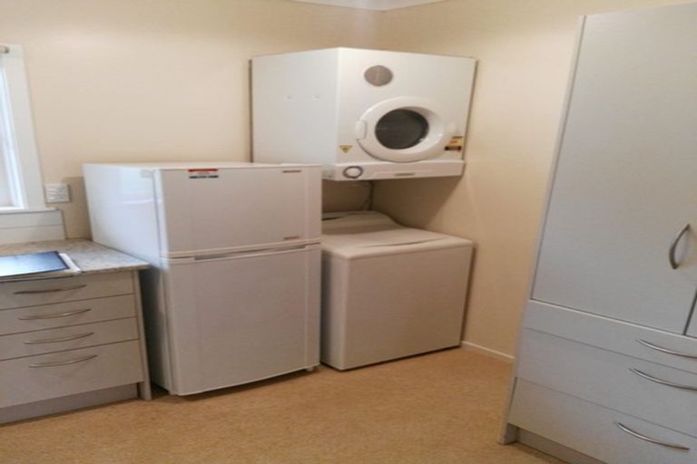 Photo of property in 1/27 Brougham Street, Mount Victoria, Wellington, 6011