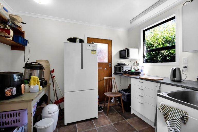 Photo of property in 10 York Crescent, Westown, New Plymouth, 4310