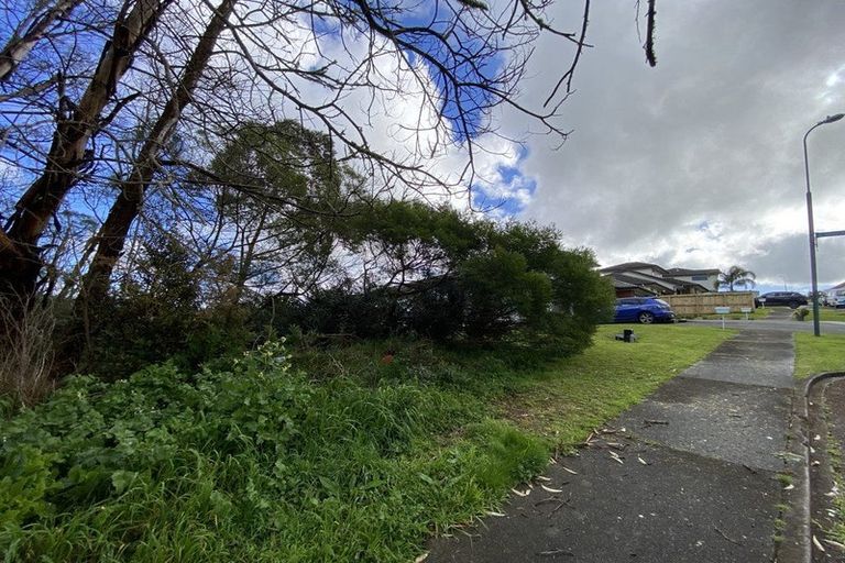 Photo of property in 32 Tiriwa Drive, Massey, Auckland, 0614