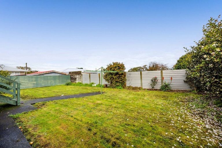 Photo of property in 1 Charles Major Place, Hawera, 4610