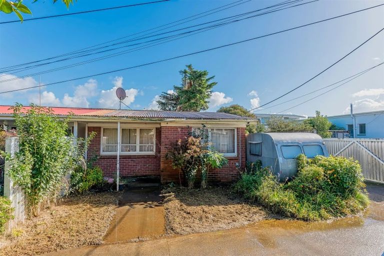 Photo of property in 1/8 Westward Ho, Glen Eden, Auckland, 0602