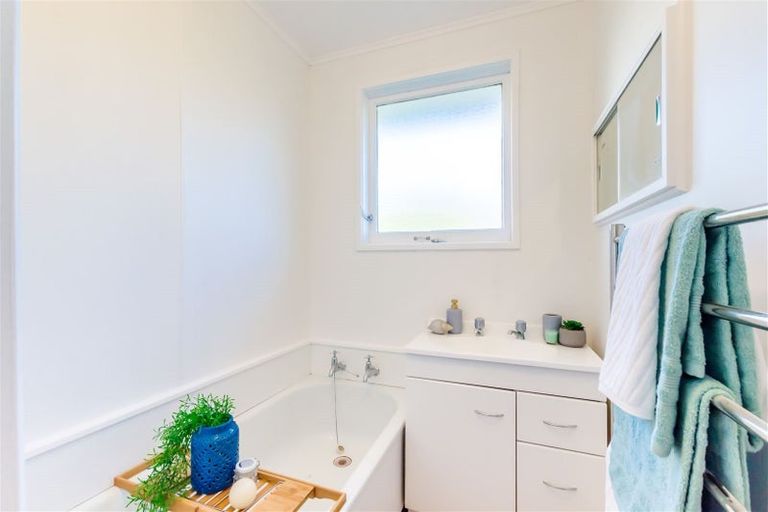 Photo of property in 72a Seaview Road, Paraparaumu Beach, Paraparaumu, 5032