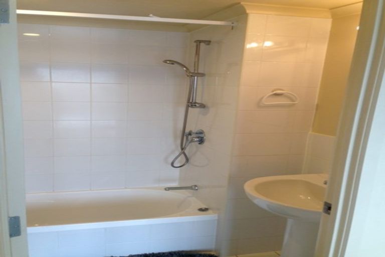 Photo of property in The Rennaissance, 5j/18 Ronwood Avenue, Manukau, Auckland, 2104