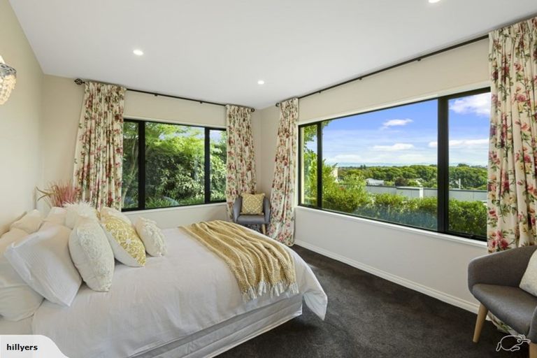 Photo of property in 39 Overdale Drive, Cashmere, Christchurch, 8022