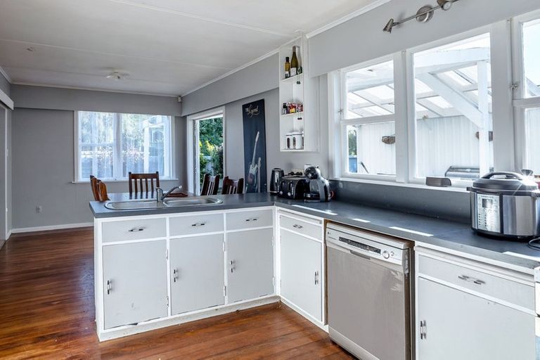 Photo of property in 2 Wavell Crescent, Lansdowne, Masterton, 5810