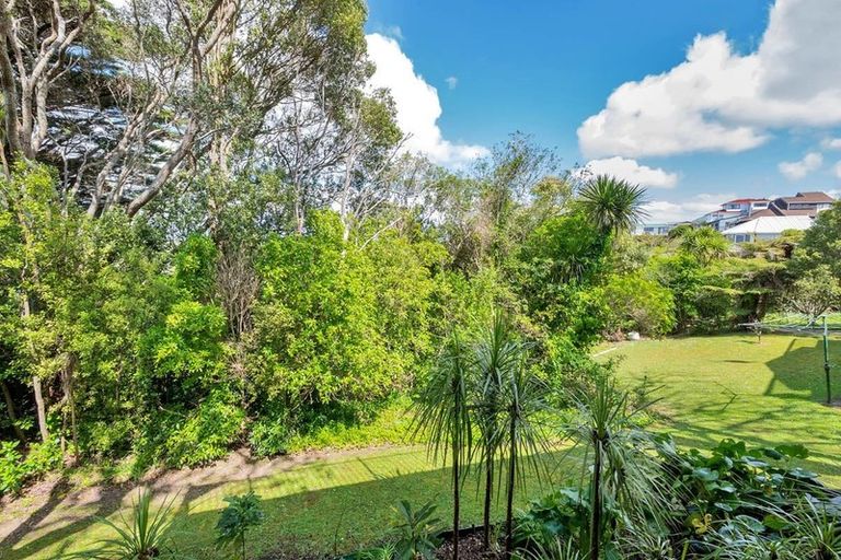 Photo of property in 132 Carlisle Road, Northcross, Auckland, 0632