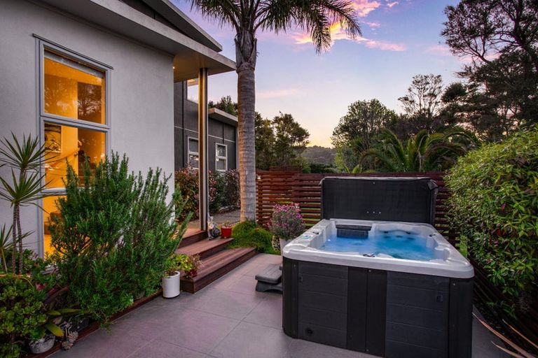 Photo of property in 9 Bendalls Lane, Oratia, Auckland, 0604