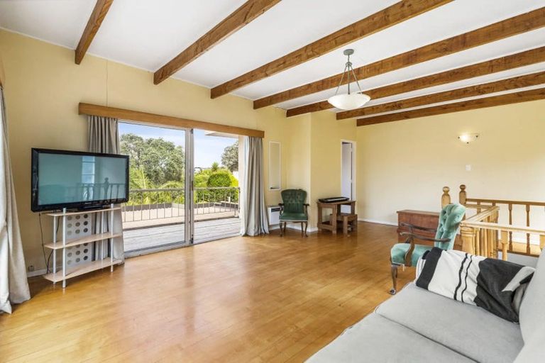 Photo of property in 1/74 Beach Road, Castor Bay, Auckland, 0620