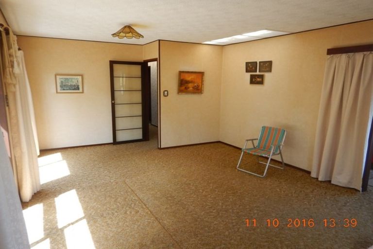 Photo of property in 2/9 Seaton Road, Murrays Bay, Auckland, 0630