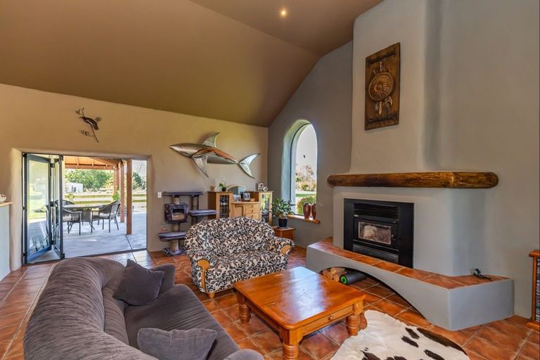 Photo of property in 100 Waihou Road, Levin, 5571