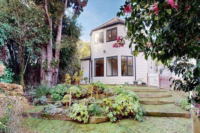 Photo of property in 221c Karori Road, Karori, Wellington, 6012