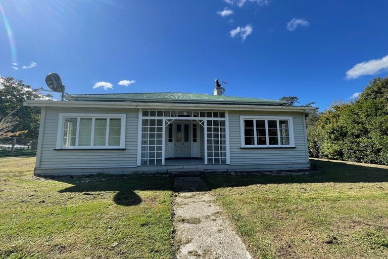 Photo of property in 76 Takapau Road, Tolaga Bay, 4077