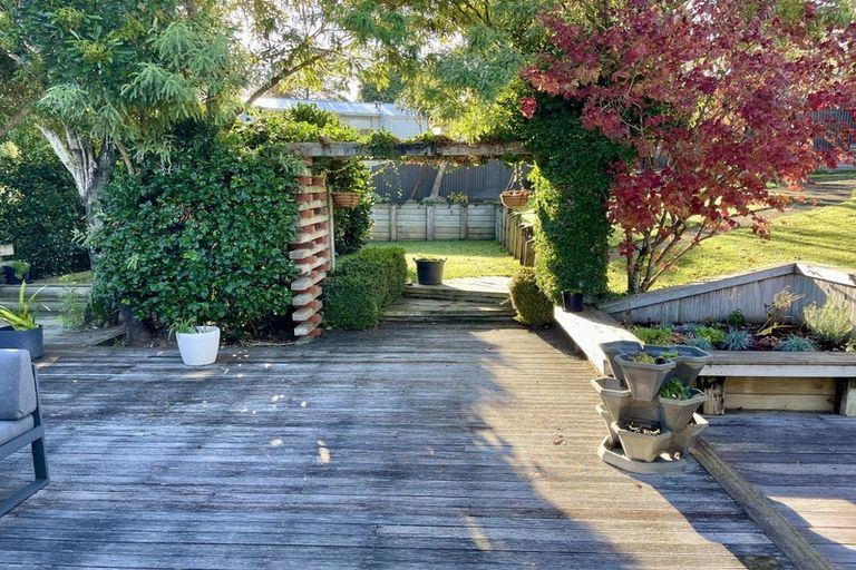 Photo of property in 19 Vista Crescent, Maoribank, Upper Hutt, 5018