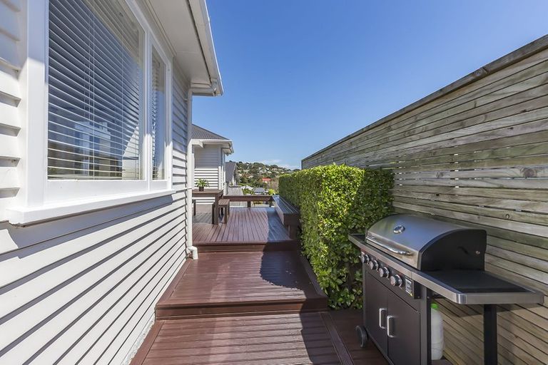 Photo of property in 23 Lucknow Terrace, Khandallah, Wellington, 6035