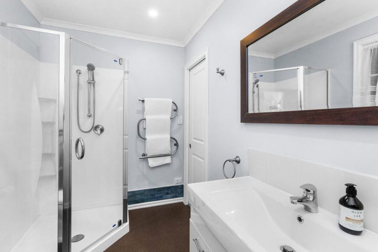 Photo of property in 32 Milton Road, Bluff Hill, Napier, 4110