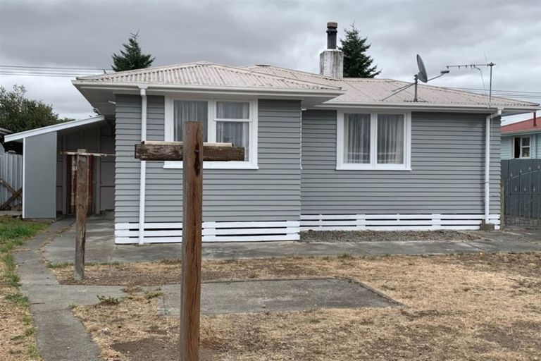 Photo of property in 35 Cameron Crescent, Masterton, 5810