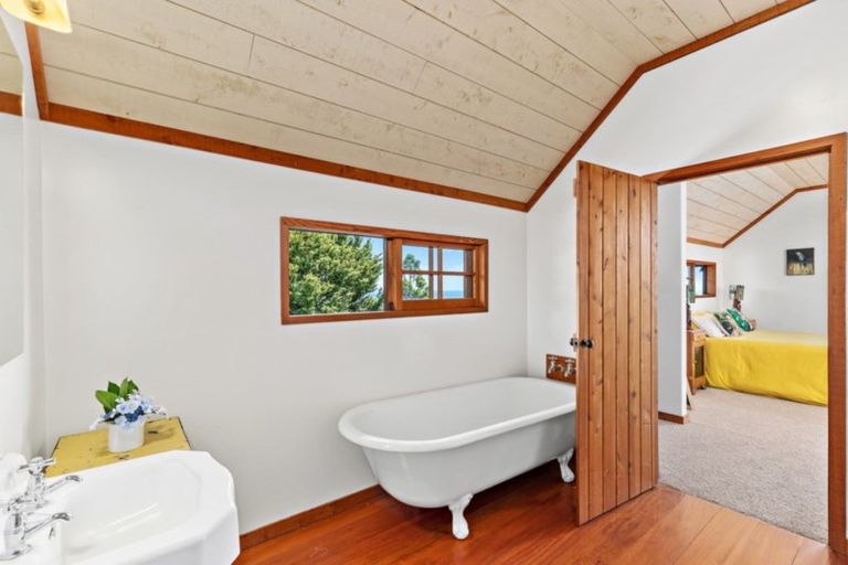 Photo of property in 81 Cape Rodney Road, Leigh, 0985