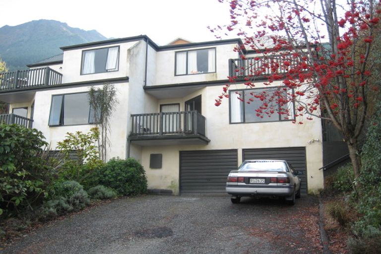 Photo of property in 10b Cameron Place, Fernhill, Queenstown, 9300