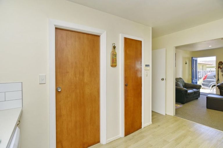 Photo of property in 2/122a Hay Street, Bromley, Christchurch, 8062