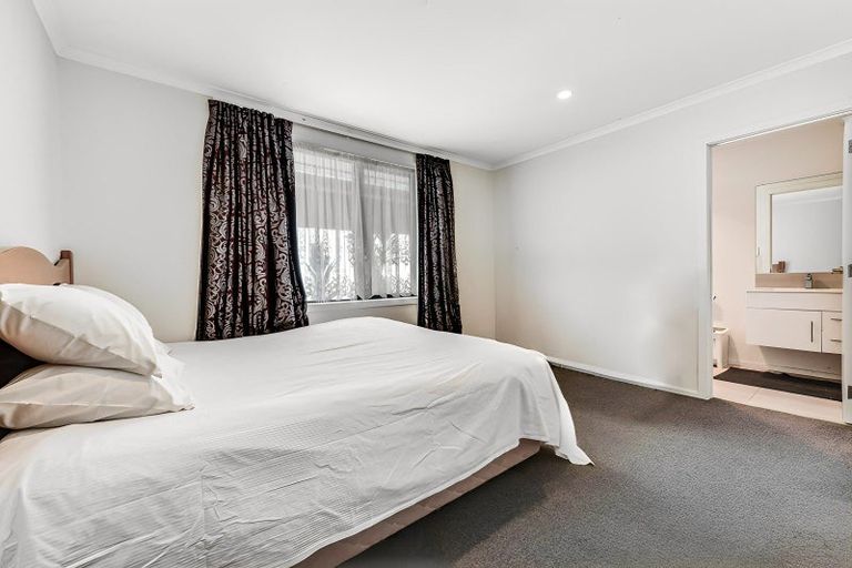 Photo of property in 35 Cabourne Drive, Glenview, Hamilton, 3206